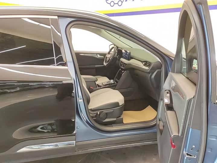 Фото 8 - Ford Escape