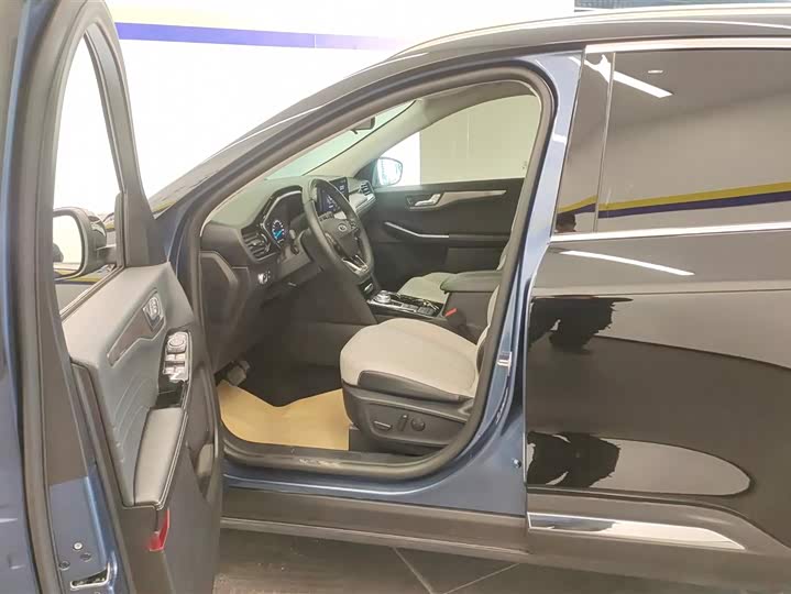 Фото 9 - Ford Escape