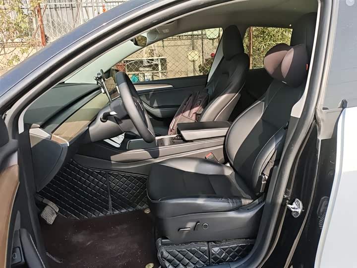 Фото 15 - Tesla Model Y