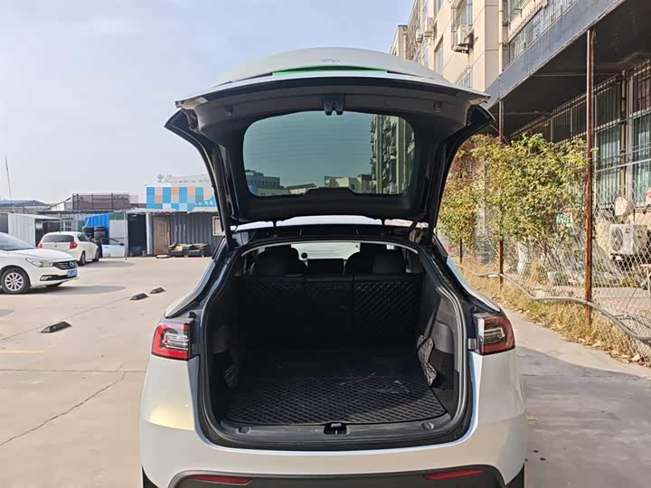 Фото 19 - Tesla Model Y