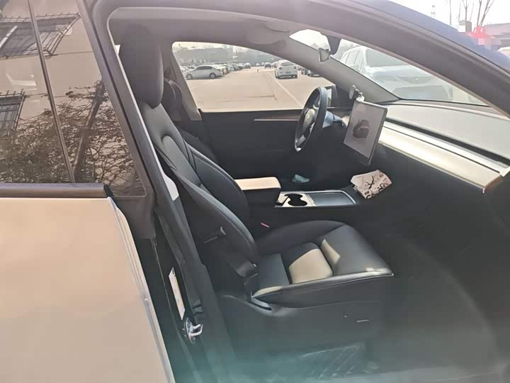 Фото 25 - Tesla Model Y