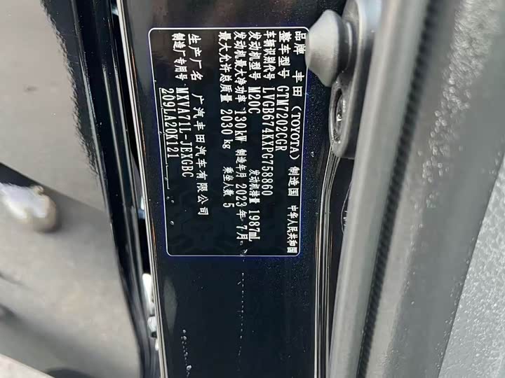 Фото 10 - Toyota Camry