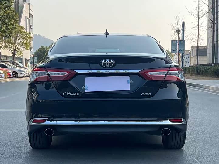 Фото 12 - Toyota Camry