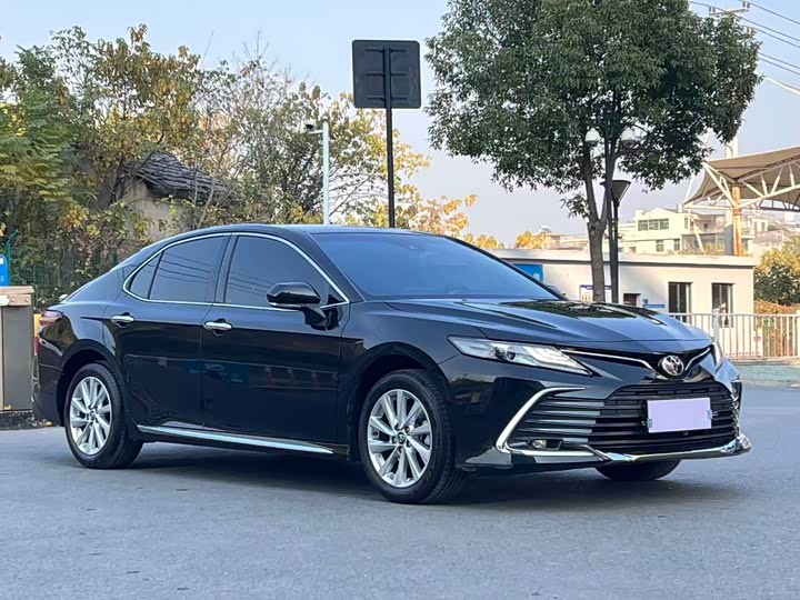 Фото 3 - Toyota Camry