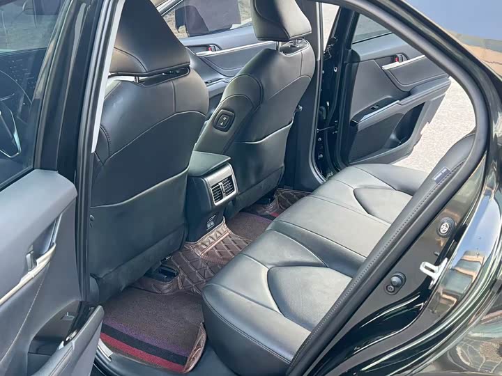 Фото 4 - Toyota Camry