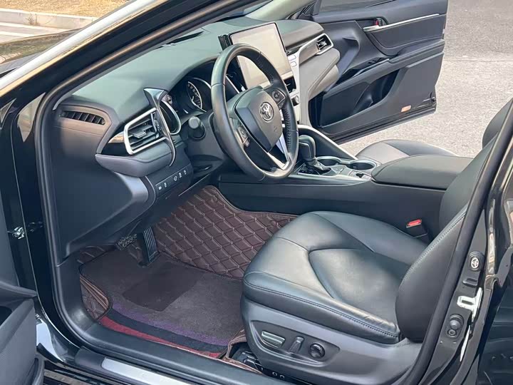 Фото 5 - Toyota Camry