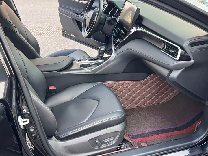 Фото 7 - Toyota Camry