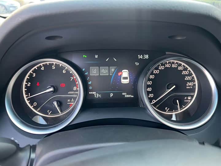 Фото 9 - Toyota Camry