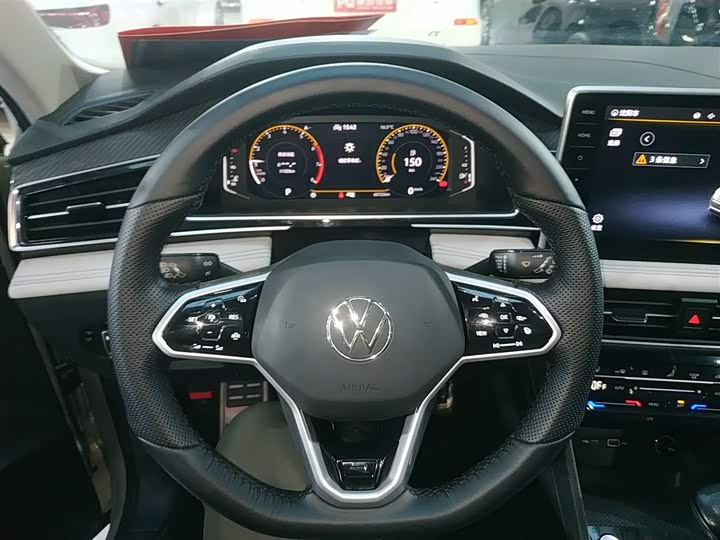 Фото 11 - Volkswagen Tiguan L Pro