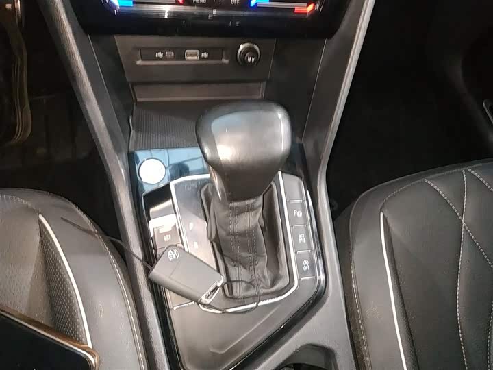 Фото 14 - Volkswagen Tiguan L Pro