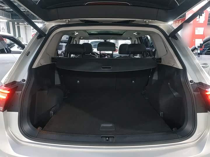 Фото 19 - Volkswagen Tiguan L Pro