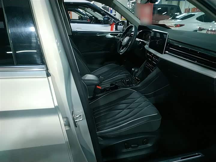 Фото 25 - Volkswagen Tiguan L Pro