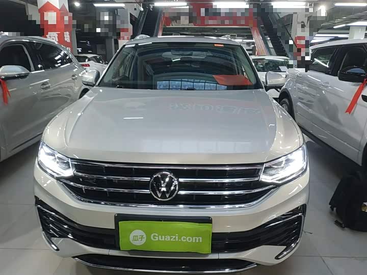 Фото 3 - Volkswagen Tiguan L Pro