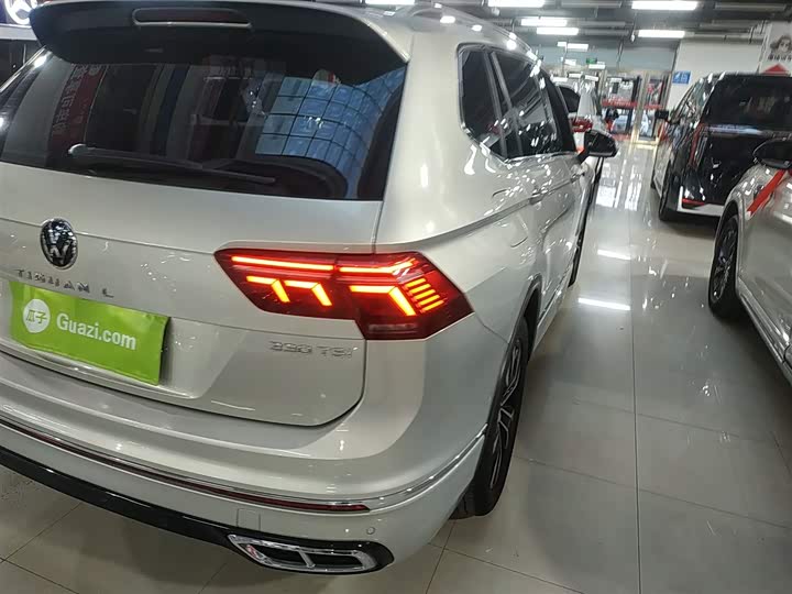 Фото 8 - Volkswagen Tiguan L Pro