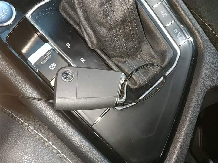 Фото 9 - Volkswagen Tiguan L Pro