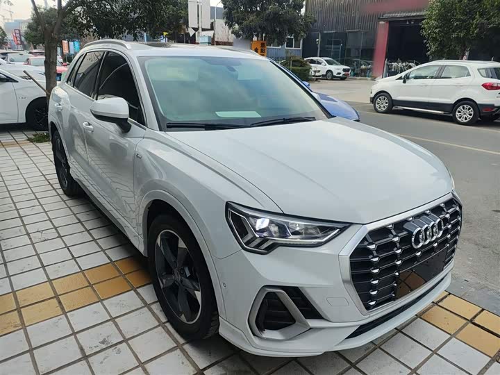 Фото 4 - Audi Q3