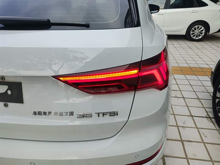 Фото 8 - Audi Q3