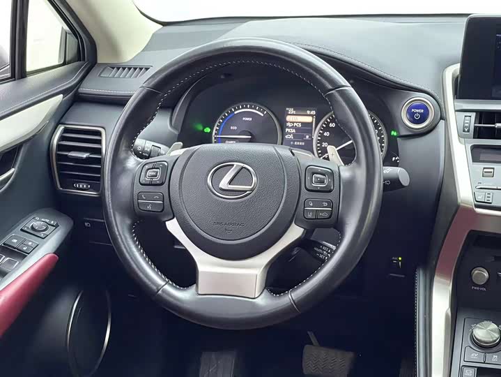 Фото 10 - Lexus NX