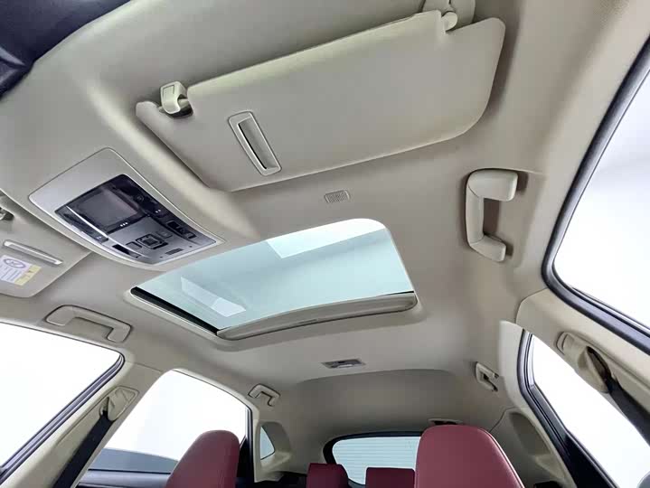 Фото 16 - Lexus NX