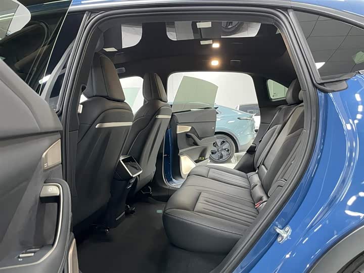 Фото 14 - Nio Onvo L60