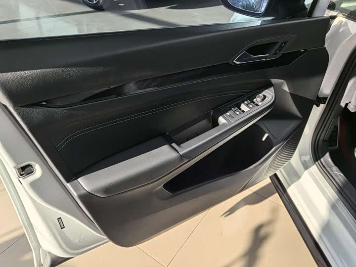 Фото 6 - Volkswagen Golf