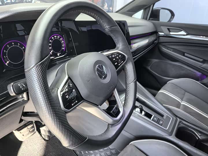 Фото 8 - Volkswagen Golf