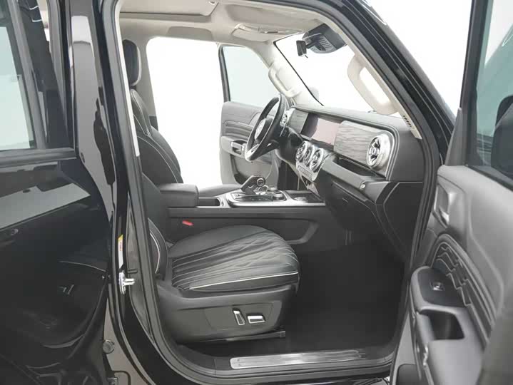 Фото 17 - Tank 300