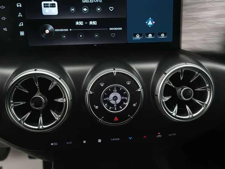 Фото 22 - Tank 300