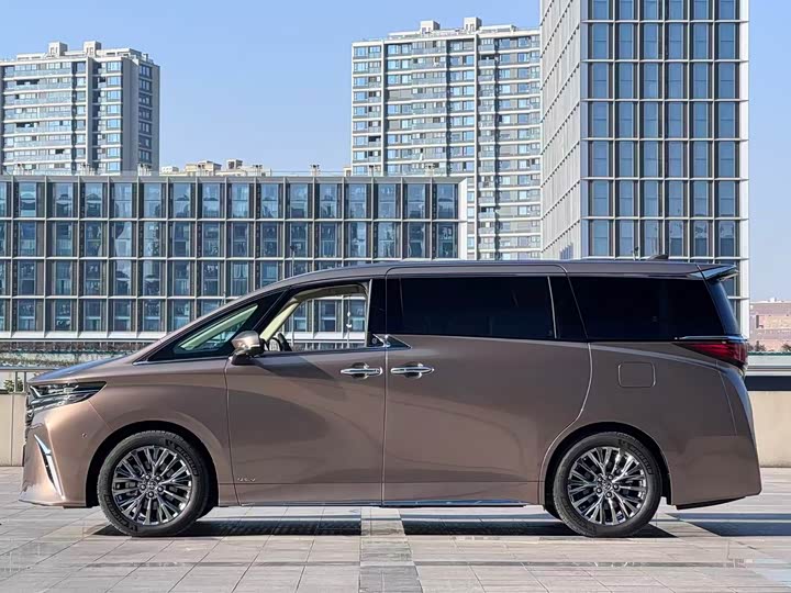 Фото 3 - Toyota Alphard