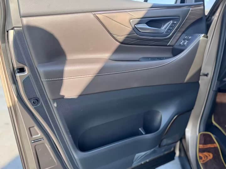 Фото 7 - Toyota Alphard