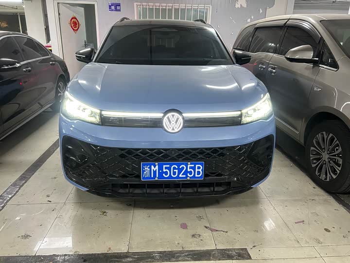 Фото 1 - Volkswagen Tiguan L Pro