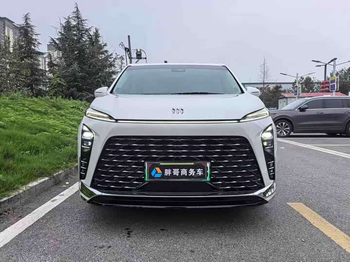 Фото 2 - Buick GL8 Hybrid