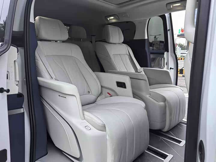 Фото 7 - Buick GL8 Hybrid