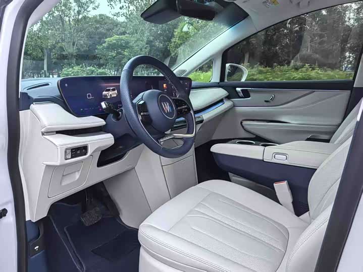 Фото 8 - Buick GL8 Hybrid