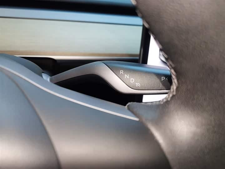 Фото 14 - Tesla Model Y