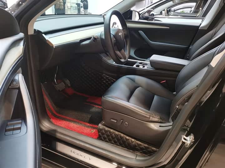 Фото 15 - Tesla Model Y