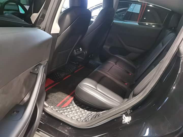 Фото 17 - Tesla Model Y