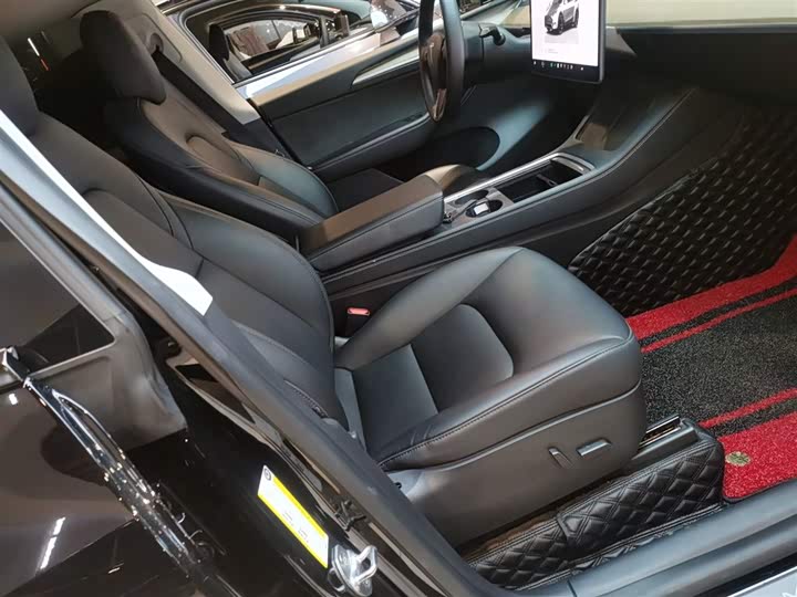 Фото 25 - Tesla Model Y