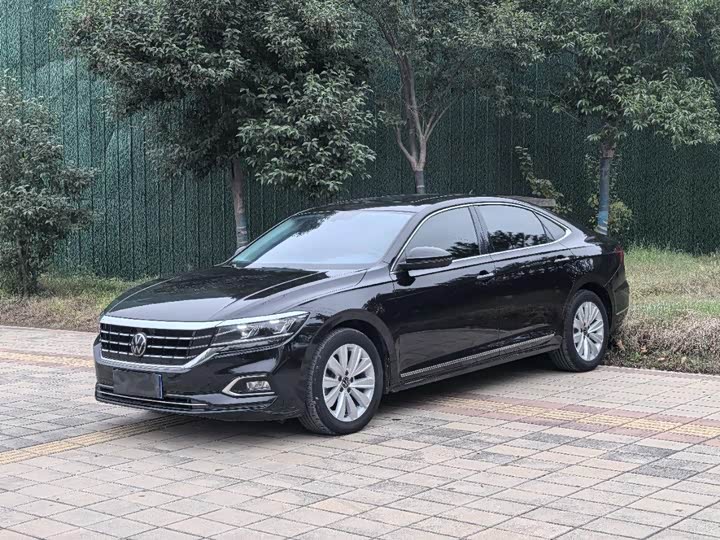 Фото 1 - Volkswagen Passat