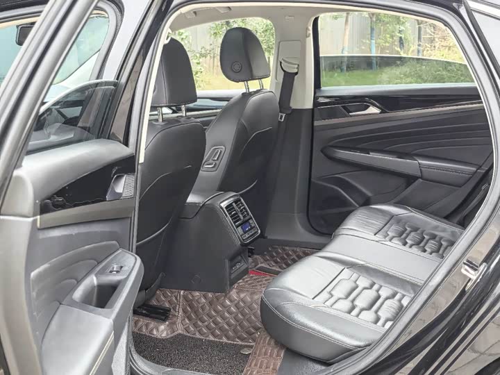 Фото 9 - Volkswagen Passat