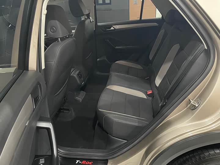 Фото 14 - Volkswagen T-Roc