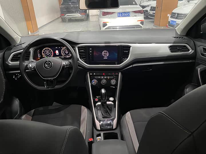 Фото 16 - Volkswagen T-Roc