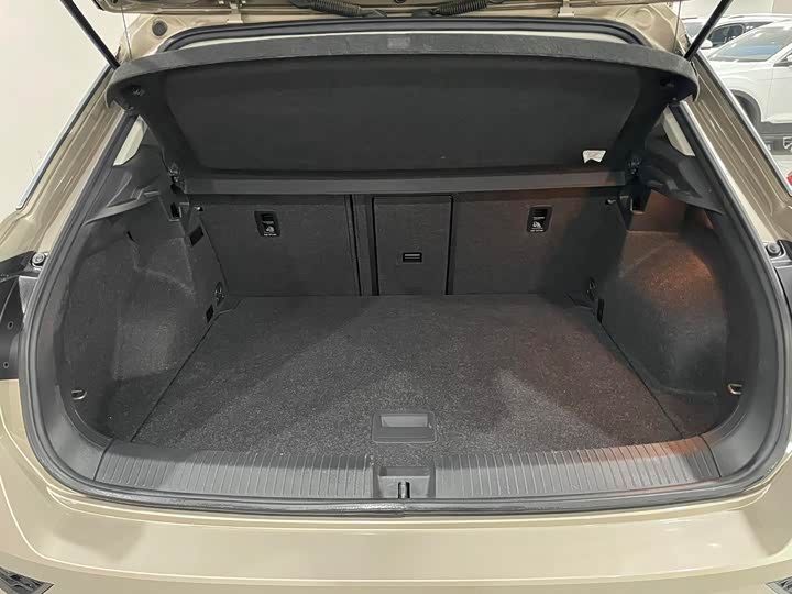 Фото 17 - Volkswagen T-Roc