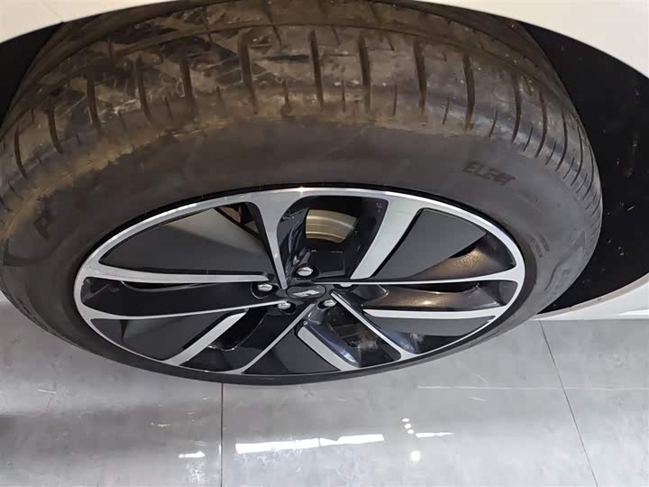 Фото 23 - LiXiang L6