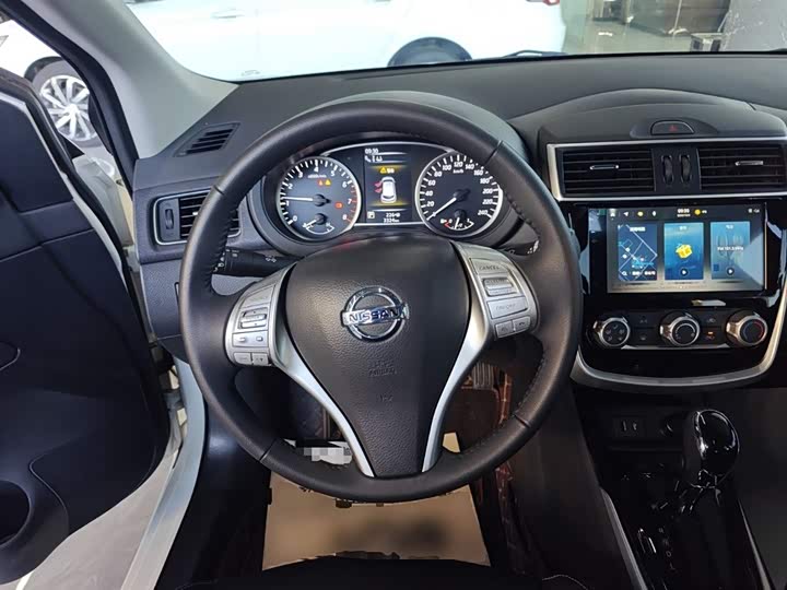 Фото 11 - Nissan Tiida