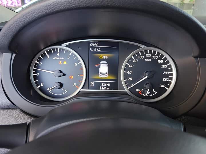 Фото 12 - Nissan Tiida