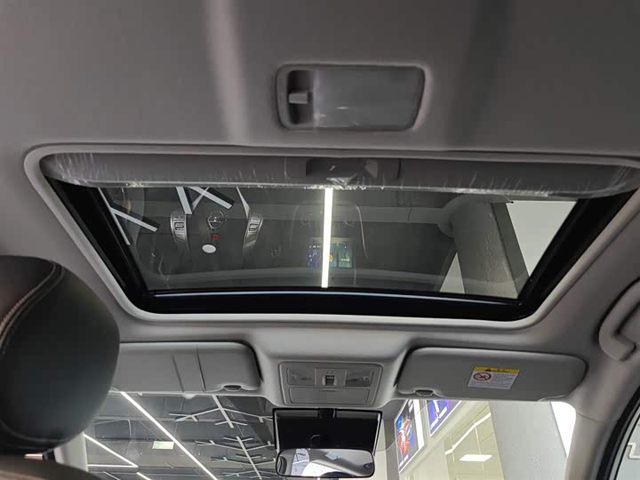 Фото 18 - Nissan Tiida