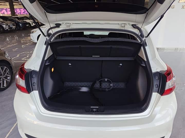 Фото 19 - Nissan Tiida