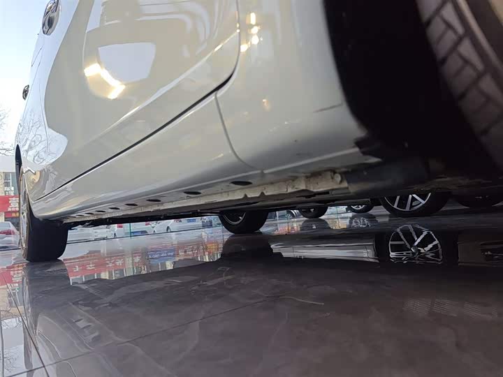 Фото 21 - Nissan Tiida