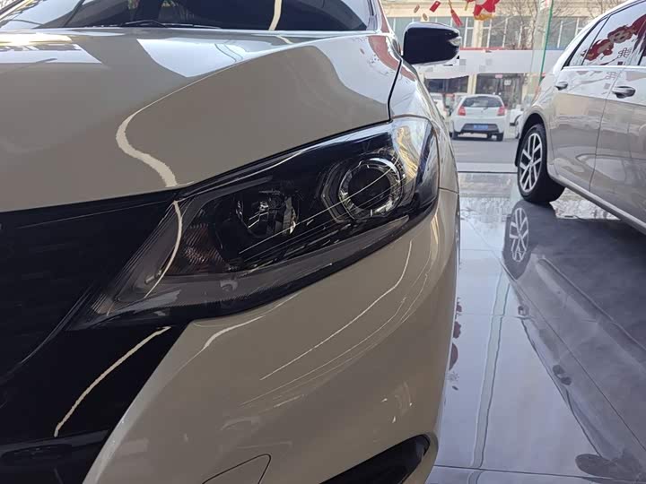 Фото 24 - Nissan Tiida